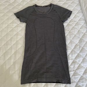 Lululemon short sleeve shirt